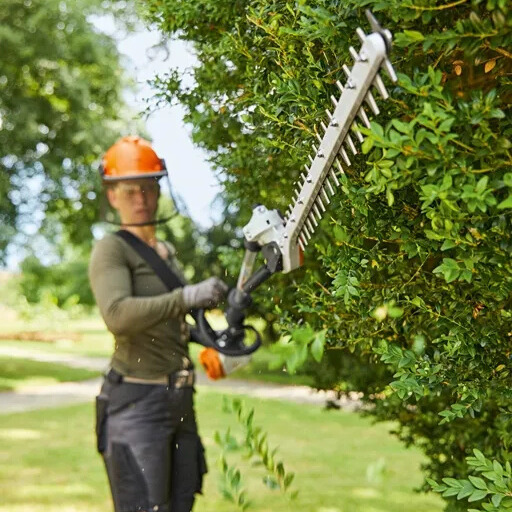 מגזמת גובה נטענת STIHL HLA 135