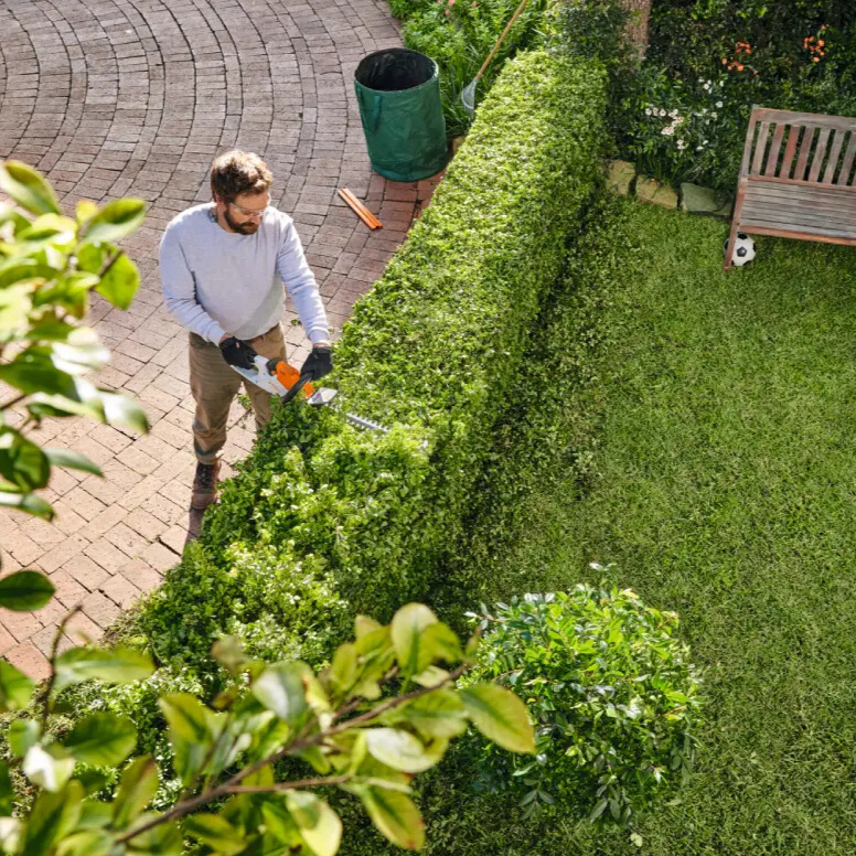 מגזמת גדר חיה נטענתSTIHL HSA 30.0 סט