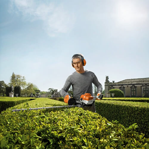 מגזמת גדר חיה מוטורית STIHL HS 87 R