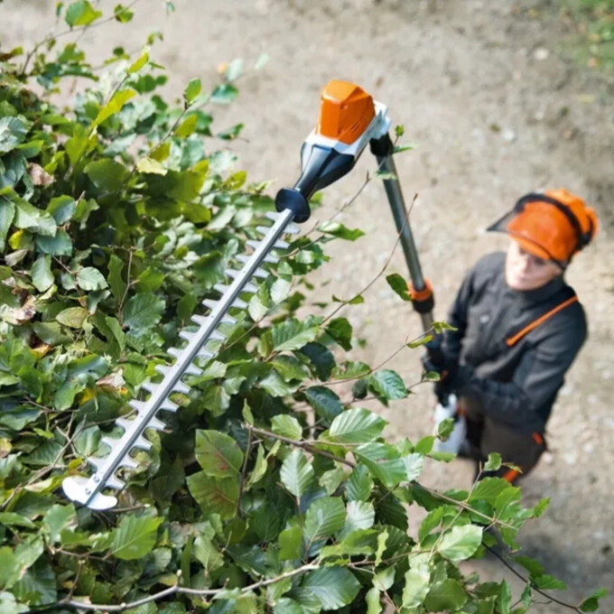 מגזמת טלסקופית נטענת STIHL HLA 86